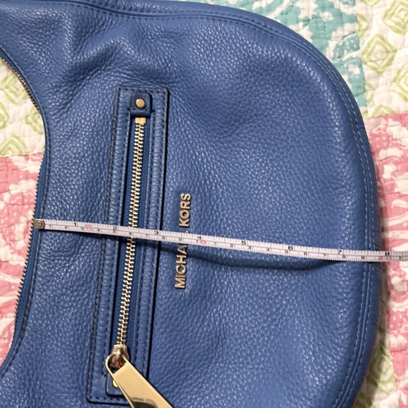 Micheal Kors cross body - Picture 7 of 9